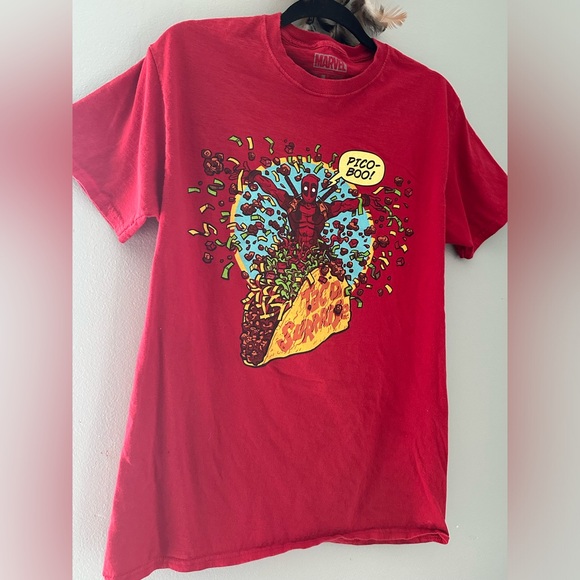 Marvel Deadpool T Shirt Mens Size M Red Taco Logo Crew Neck Loot Exclusive - Picture 4 of 8